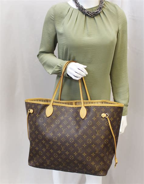 louis vuitton neverfull canvas.